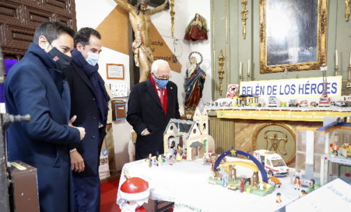 Aguado pone en valor “el incansable trabajo” de los profesionales de residencias, homenajeados en el Belén de Mensajeros de la Paz