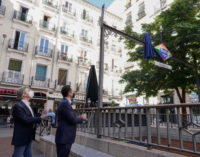 Aguado presenta un nuevo rombo con los colores del arcoíris en la estación de Metro de Chueca con motivo del Orgullo LGTBI+