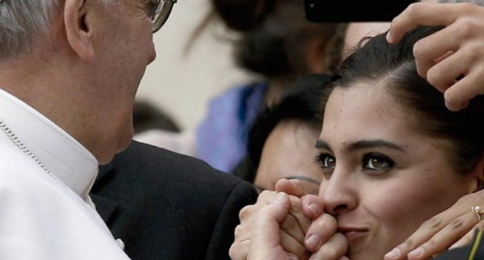 El Papa en el prólogo del libro de María Teresa Compte: «Me preocupa que persista cierta mentalidad machista»