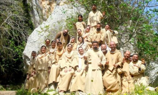 La alegría de vivir de Dios. Pequeños Frailes y Pequeñas Hermanas de Jesús y María: «No tocamos el dinero»