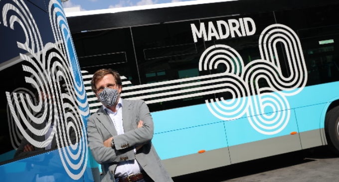 Almeida visita el Centro de Operaciones de la EMT para conocer los nuevos modelos autobuses eléctricos