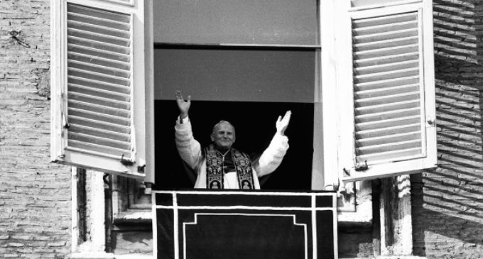 Andrea Tornielli: Editorial sobre el centenario de Juan Pablo II