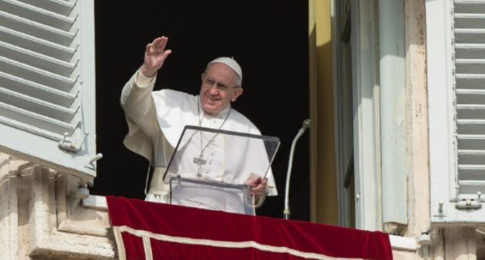 Ángelus: nuevo llamamiento del Papa contra el terrorismo, la violencia y el uso de niños soldados