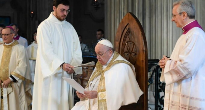Ángelus. El Papa pide a los jóvenes que cambien el mundo y no sean esclavos del móvil