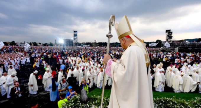El cardenal Dziwisz abre la JMJ: ‘La misericordia vence el egoismo y la violencia’