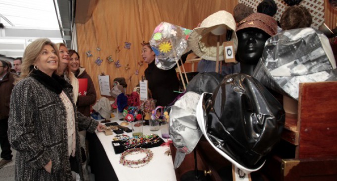 La Feria Mercado de Artesanía se instala en la Plaza de España como referente comercial del sector