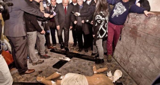 Chile: una iglesia de la capital, en el centro deSantiago, es atacada por un grupo de encapuchados