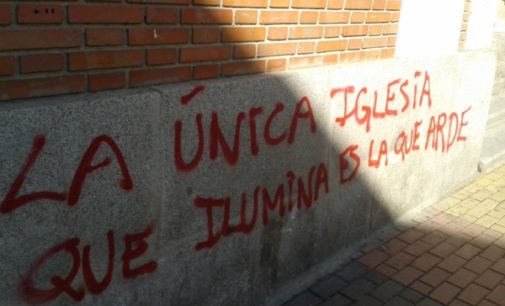 De lo humano y lo divino: Ataques gratuitos