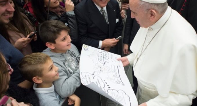 El Papa en la audiencia: ‘Hay preguntas a las que no sé qué responder, entonces invito a mirar el crucifijo’