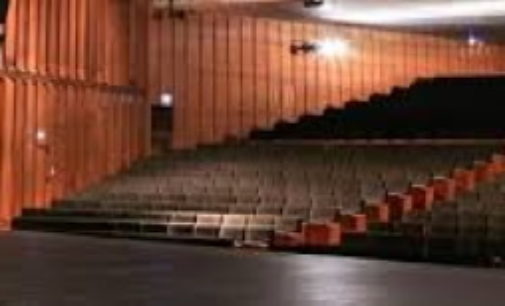 La Comunidad de Madrid cierra sus teatros al público y aplaza los festivales Teatralia y FIAS