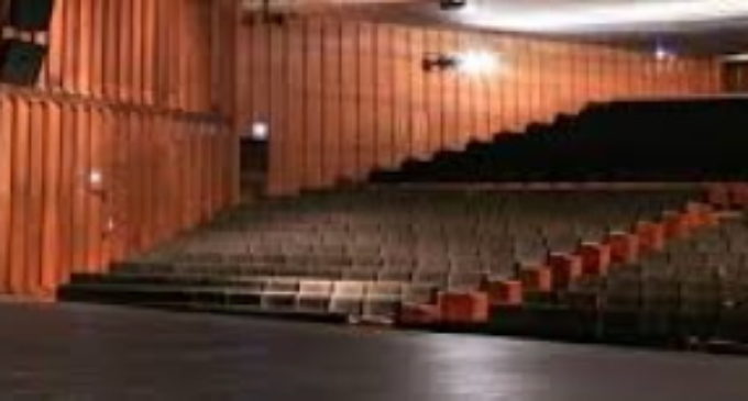 La Comunidad de Madrid cierra sus teatros al público y aplaza los festivales Teatralia y FIAS