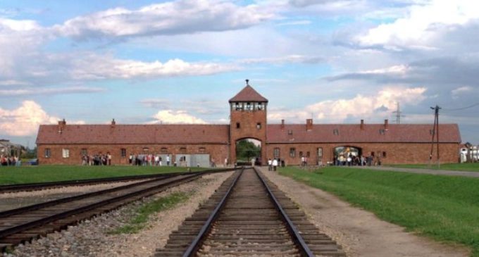 JMJ: En el tercer día de su viaje a Polonia, Francisco visitará Auschwitz y Birkenau en silencio y oración