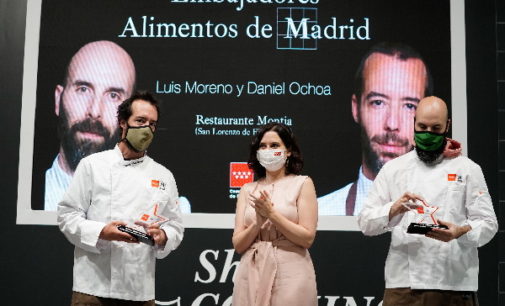 Díaz Ayuso presenta a los chefs Daniel Ochoa y Luis Moreno del restaurante Montia como nuevos embajadores de Alimentos de Madrid