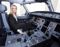 Cifuentes destaca el potencial de Barajas como uno de los motores de la economía madrileña