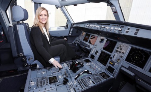 Cifuentes destaca el potencial de Barajas como uno de los motores de la economía madrileña