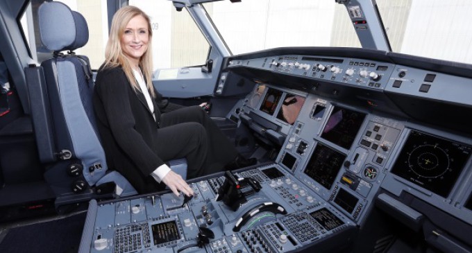 Cifuentes destaca el potencial de Barajas como uno de los motores de la economía madrileña