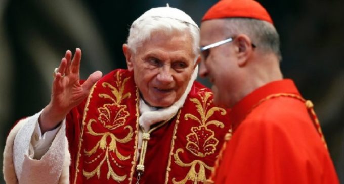 Benedicto XVI, Bertone y la alusión a la renuncia en abril de 2012