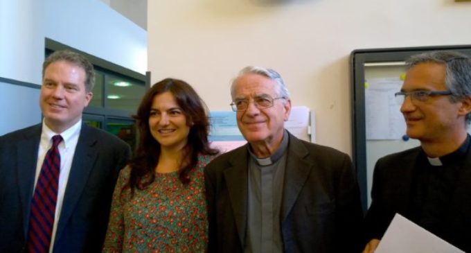 Nueva directiva de la oficina de prensa del Vaticano: Greg Burke y Paloma García Ovejero