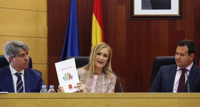 El plan de apoyo a la familia de la Comunidad de Madrid contiene 288 medidas y 2.696 millones de presupuesto