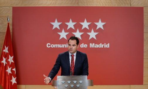 La Comunidad de Madrid reparte 3.100 termómetros digitales sin contacto a los centros escolares