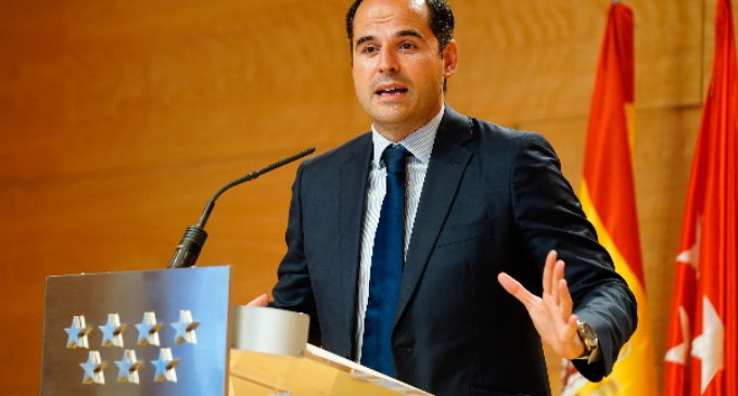 En septiembre se limitará del uso del móvil en las aulas para mejorar el rendimiento académico y luchar contra el acoso escolar