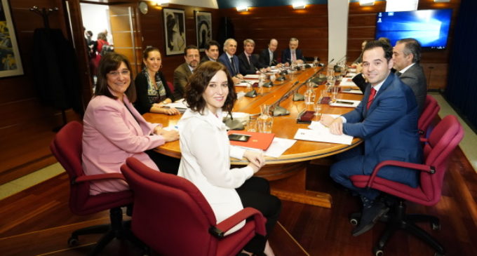 La Comunidad de Madrid aprueba un aumento  del 2% en la nómina de cerca de 170.000 empleados públicos