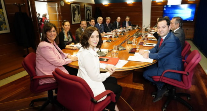 La Comunidad de Madrid aprueba un aumento del 2% en la nómina de cerca de 170.000 empleados públicos