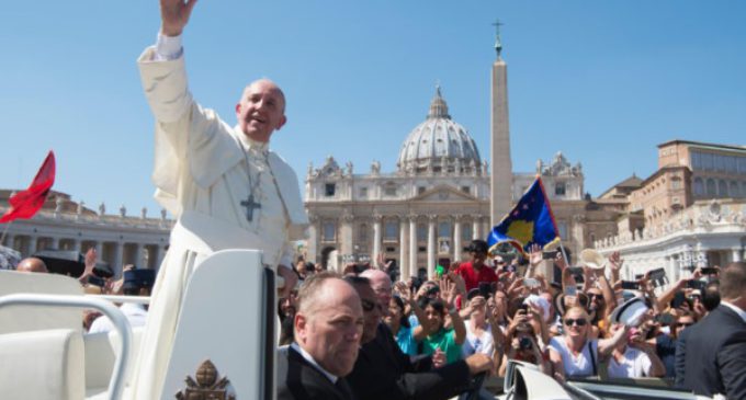 El Papa invita a llevar en el corazón la sonrisa de Madre Teresa