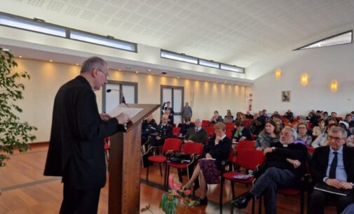 Cardenal Parolin: Primero salvar a las personas migrantes