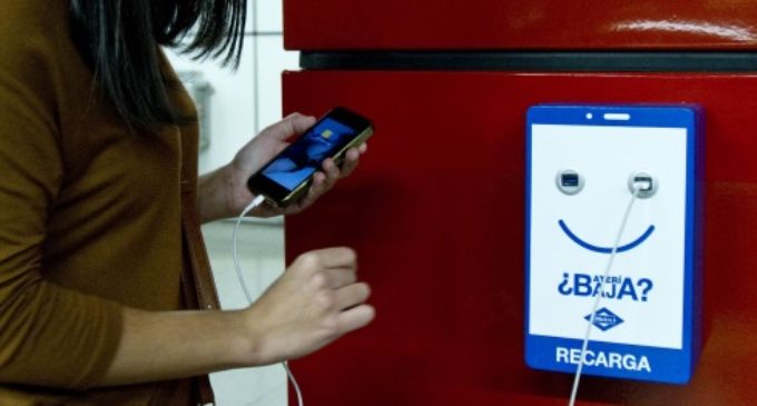 Metro de Madrid instalará más de 2.200 cargadores de dispositivos móviles en sus estaciones