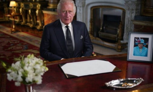 Carlos III proclamado rey: «Al servicio del país a ejemplo de Isabel II»
