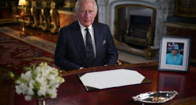 Carlos III proclamado rey: «Al servicio del país a ejemplo de Isabel II»