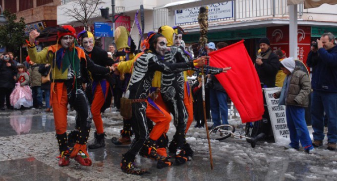 Baile y concurso de disfraces para abrir el Carnaval majariego