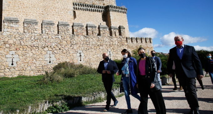 La Comunidad de Madrid celebra el Día Mundial del Turismo en el Castillo de los Mendoza de Manzanares el Real