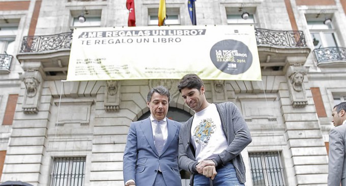 Ignacio González despidió a Cayetano Rivera, que inicia su vuelta al mundo solidaria