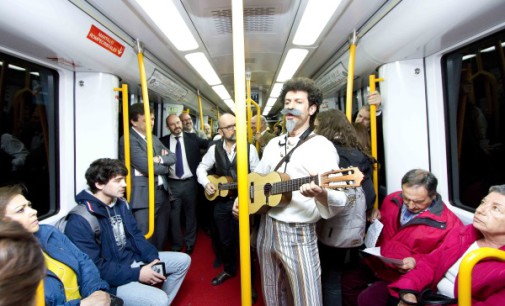 Metro de Madrid homenajea a Cervantes con representaciones teatrales en trenes y estaciones