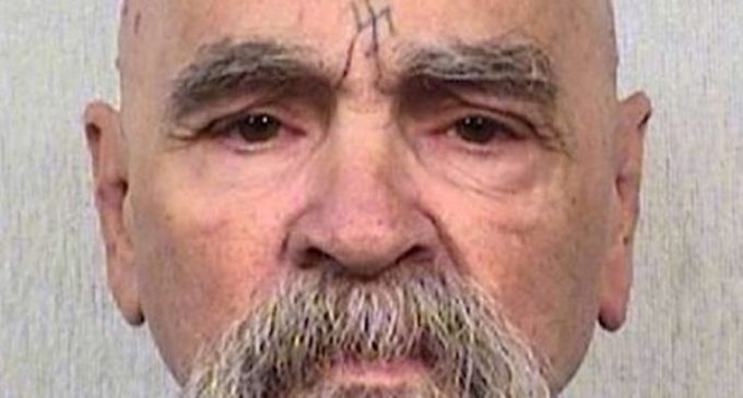 Charles Manson, el asesino fundador de una secta satánica está hospitalizado
