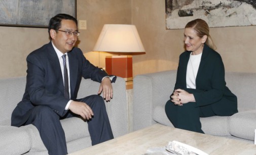 Cifuentes se reúne con el embajador chino en España, Agentes Forestales y la ONCE