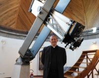 David Brown SJ, astrofísico del Observatorio Astronómico Vaticano «La ciencia te lleva a un punto, pero las preguntas continúan»