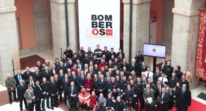 Cifuentes destaca el compromiso y la vocación de los bomberos de la Comunidad en su 50 aniversario