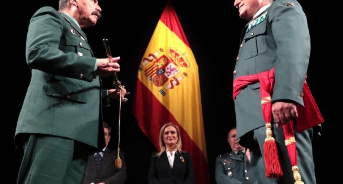 Cifuentes, en la imposición de la faja de General de Brigada de la Guardia Civil a Santiago Caballero