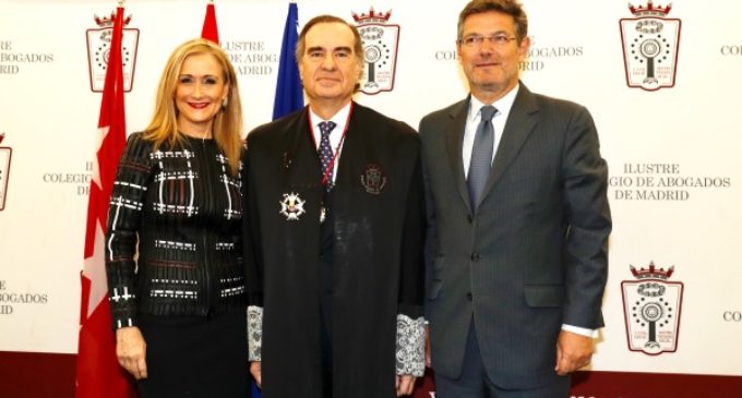 Cifuentes, en la toma de posesión del nuevo decano del Colegio de Abogados de Madrid
