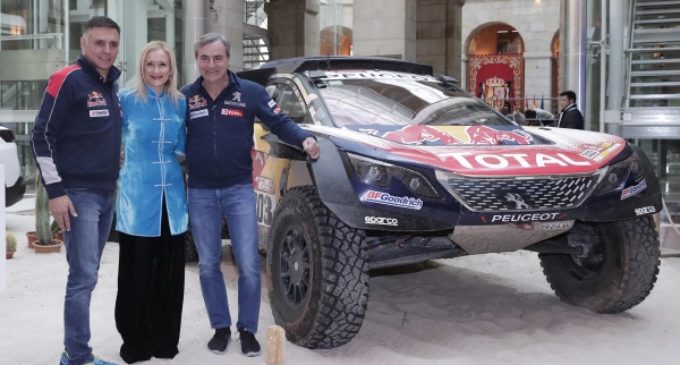 Cifuentes ensalza los valores humanos y deportivos de Carlos Sainz y Lucas Cruz, vencedores del rally Dakar 2018