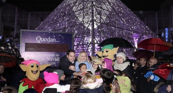 Las ‘Mágicas Navidades’ de Torrejón de Ardoz son inauguradas por Cristina Cifuentes