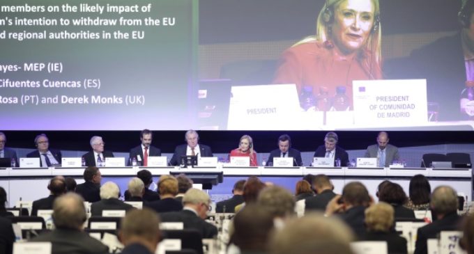Cifuentes señala en Bruselas que la Comunidad ha contactado con 340 empresas para ofrecer Madrid como destino inversor tras el Brexit