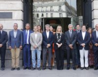La presidenta regional guarda un minuto de silencio en solidaridad con el pueblo italiano