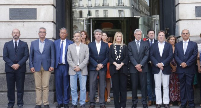 La presidenta regional guarda un minuto de silencio en solidaridad con el pueblo italiano