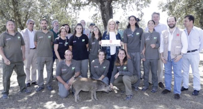 Cifuentes visita el Centro de Recuperación de Animales Silvestres (CRAS) en su séptimo aniversario