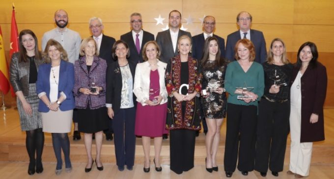 Cifuentes reconoce a cinco mujeres ejemplares por su labor a favor de la igualdad de género