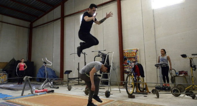 El circo, en la cuerda floja